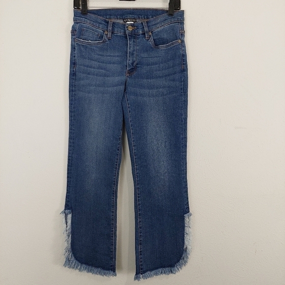 Venus High Rise Distressed Frayed Cropped Medium Wash Blue Denim Jeans Size‎ 4. - Picture 2 of 9